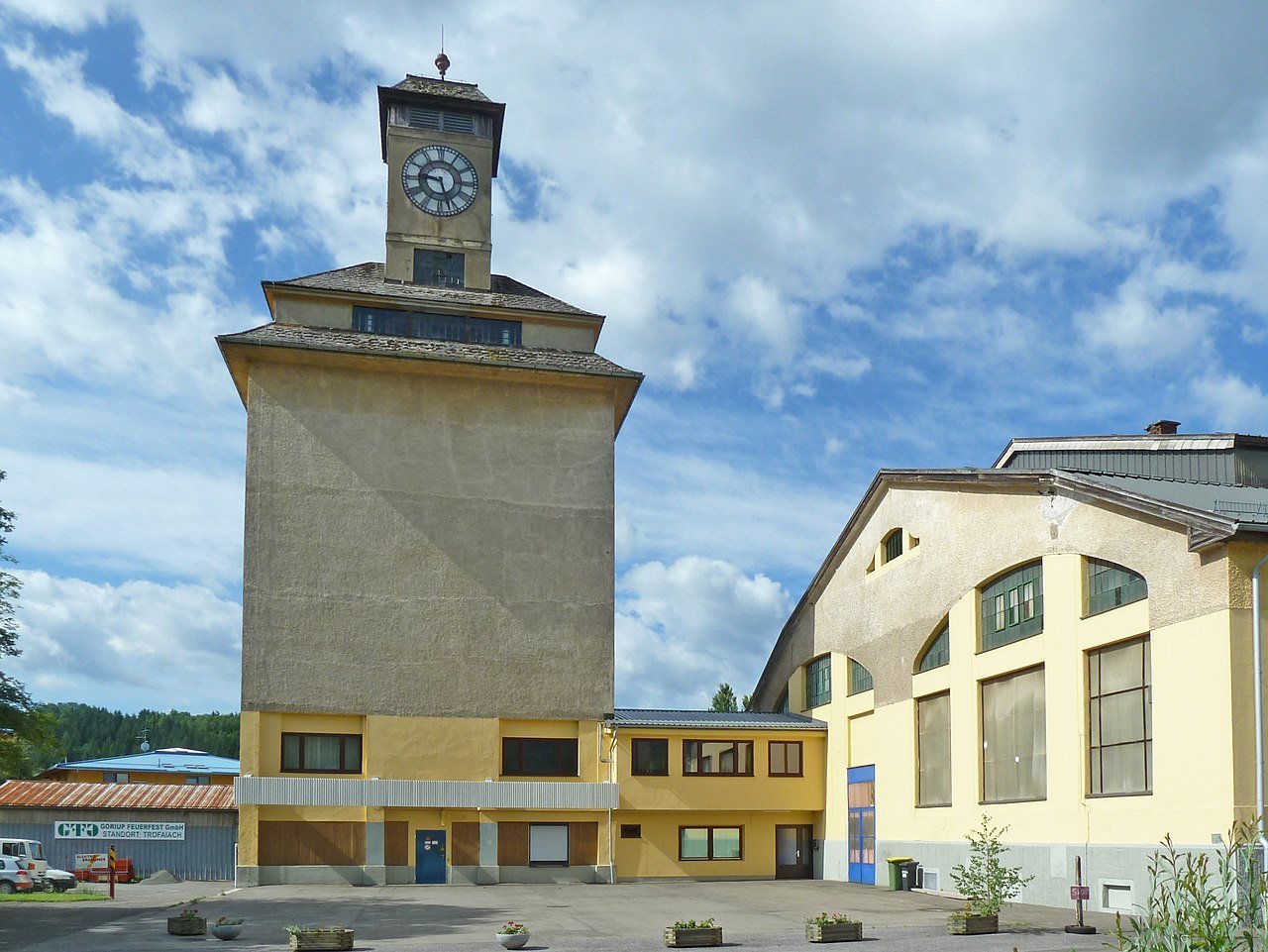 Historischer Uhrturm des Pulverturms